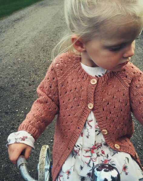 Annas Cardigan - Kinder - Garnpaket (PetiteKnit)