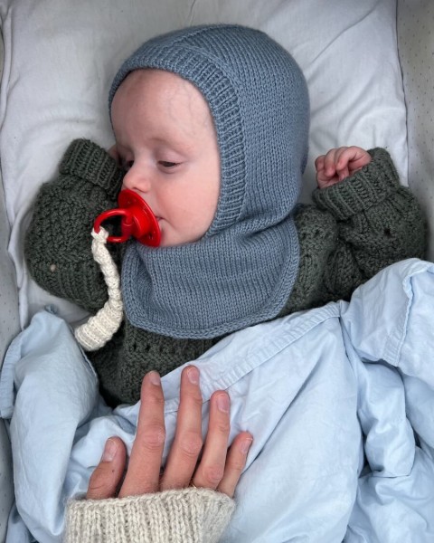 Monday Balaclava (0-6 Jahre) - Garnpaket (PetiteKnit)